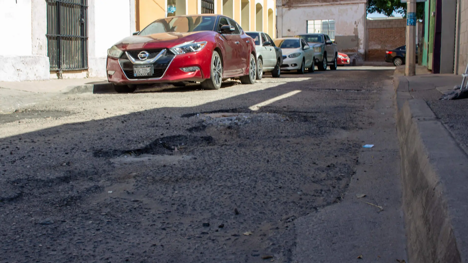 Los baches no han logrado ser resanados